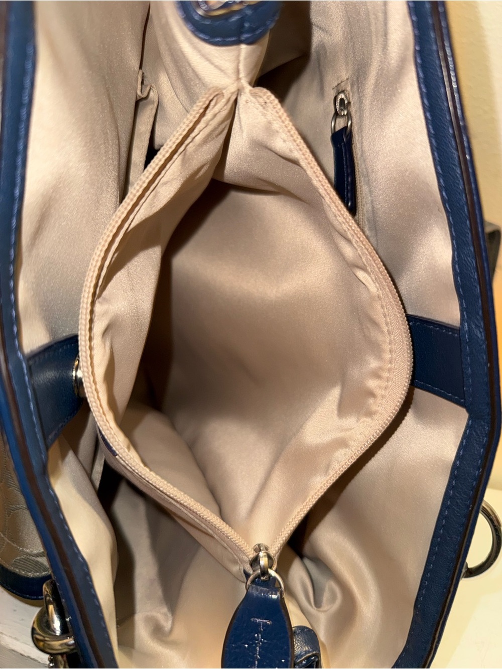 Coach Beige Signature Tote with Blue Trim and Turnlock Pocket EUC - Picture 10 of 11